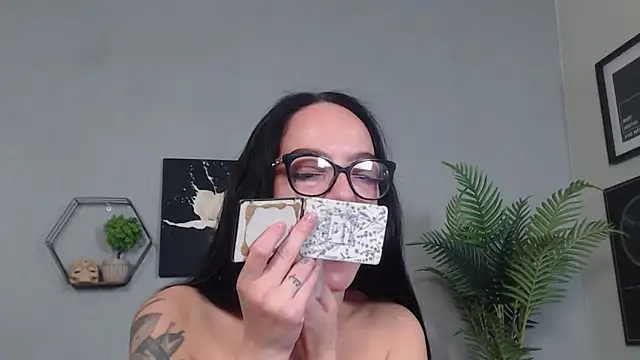 Snapshot of IzabelllNoir chatting on 04.30.26 IzabelllNoir online show from 04.30.26