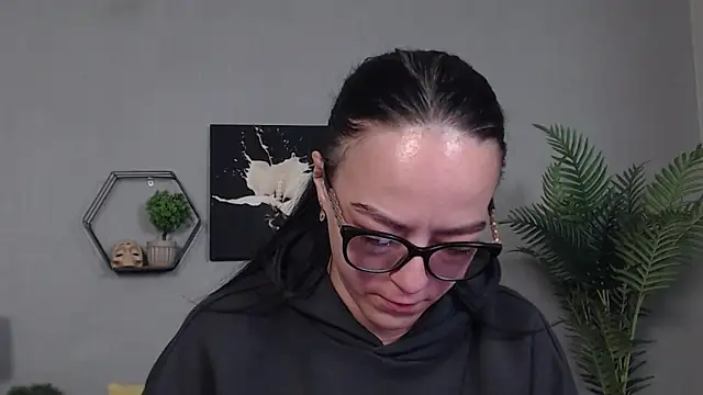 Snapshot of IzabelllNoir chatting on 05.17.26 IzabelllNoir online show from 05.17.26