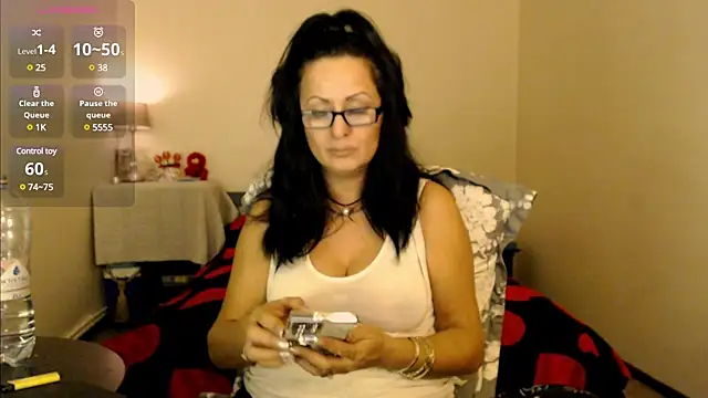 Snapshot of YourDreamLoverr chatting on 02.11.25 YourDreamLoverr online show from 02.11.25