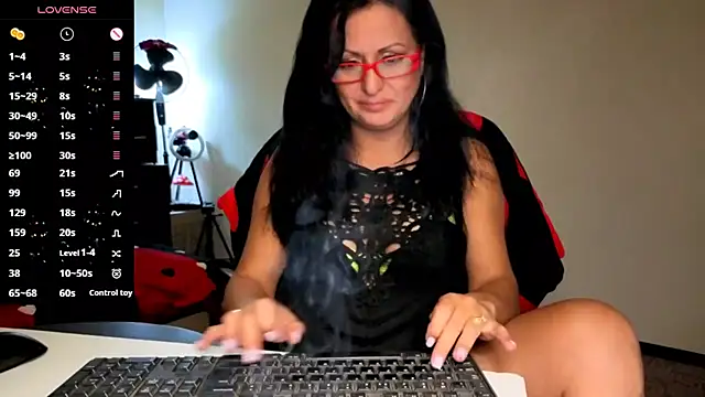 Snapshot of YourDreamLoverr chatting on 10.25.25 YourDreamLoverr online show from 10.25.25