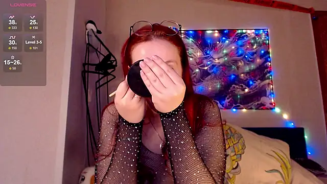 Snapshot of VanessaLincum chatting on 10.28.25 VanessaLincum online show from 10.28.25