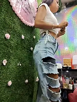 Snapshot of Anifer chatting on 12.14.24 Anifer online show from 12.14.24