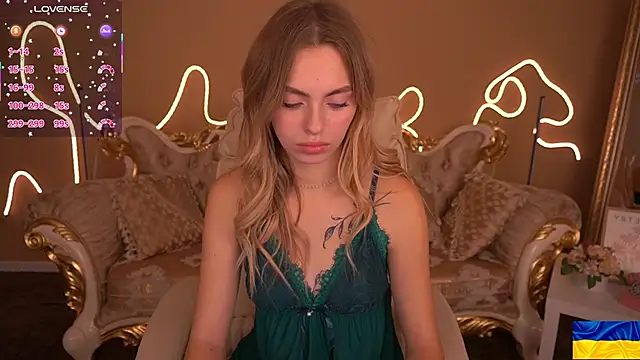 ChloeBrightt online show from 10.22.25