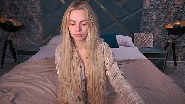 ChloeBrightt online show from 11.25.25