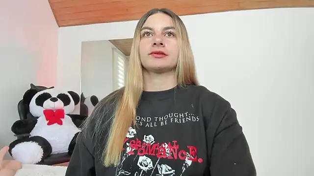 Snapshot of AtheneaRossi chatting on 02.11.25 AtheneaRossi online show from 02.11.25