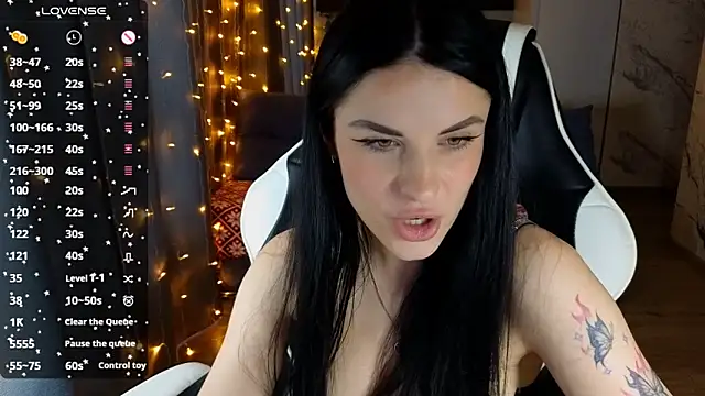 Mary   Moore online show from 12.02.24