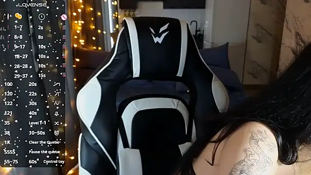 Mary   Moore online show from 02.04.25