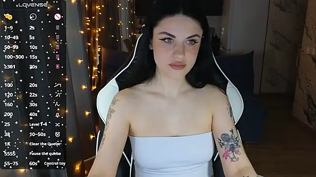 Mary   Moore online show from 03.04.25