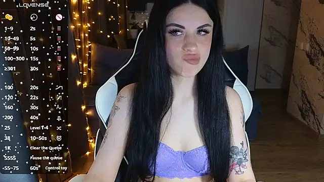 Mary   Moore online show from 03.07.25