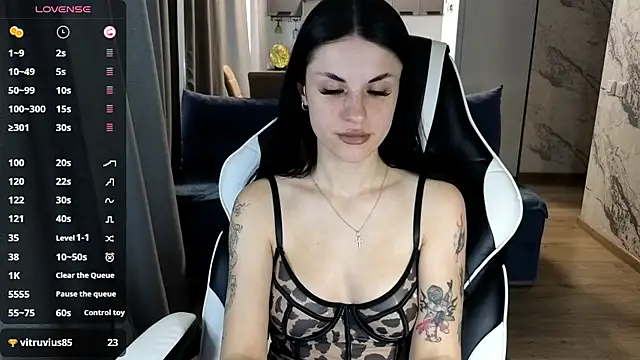 Mary   Moore online show from 10.10.25