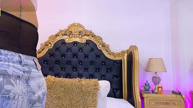 AdelinaVans online show from 04.15.26