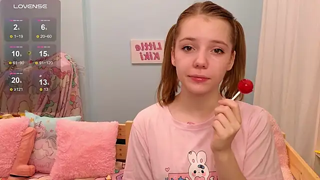 Snapshot of PrincessLittleKiki chatting on 11.10.25 PrincessLittleKiki online show from 11.10.25