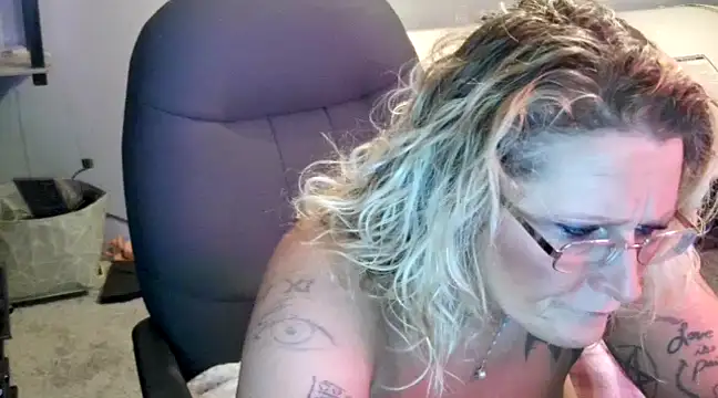 Lisalovely6981 online show from 01.22.25