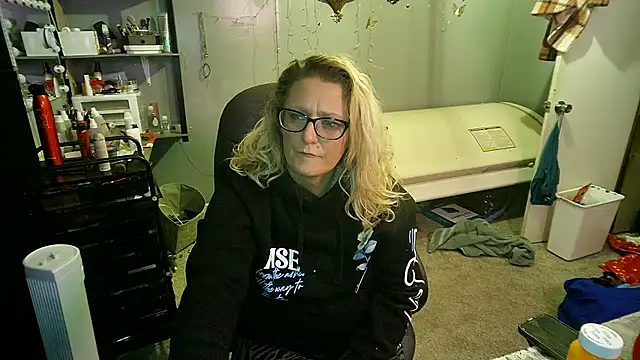 Lisalovely6981 online show from 02.22.25