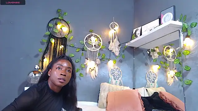 ItsVenuss online show from 03.19.25