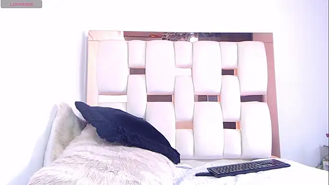 ItsVenuss online show from 03.17.26