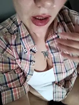 Snapshot of Dulcemelodia chatting on 11.12.25 Dulcemelodia online show from 11.12.25