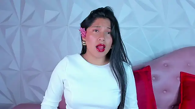 LinnaGardenia online show from 12.25.24