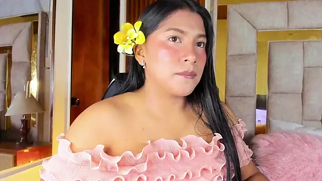 LinnaGardenia online show from 04.17.26