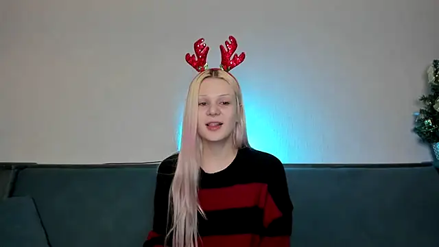 Snapshot of sashakiss99 chatting on 12.06.24 sashakiss99 online show from 12.06.24