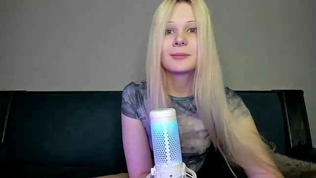 Snapshot of sashakiss99 chatting on 01.03.25 sashakiss99 online show from 01.03.25