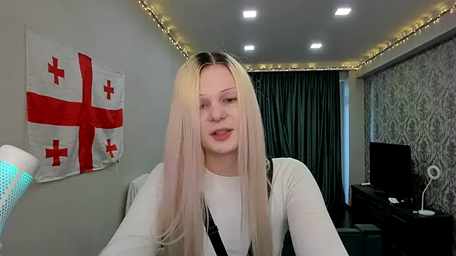 Snapshot of sashakiss99 chatting on 01.22.25 sashakiss99 online show from 01.22.25