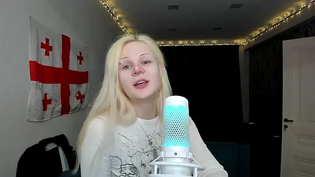 Snapshot of sashakiss99 chatting on 03.01.25 sashakiss99 online show from 03.01.25