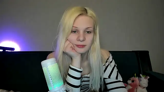 Snapshot of sashakiss99 chatting on 03.06.25 sashakiss99 online show from 03.06.25