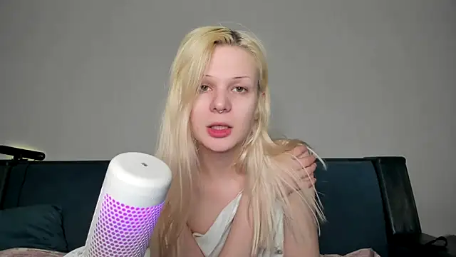 Snapshot of sashakiss99 chatting on 03.15.25 sashakiss99 online show from 03.15.25