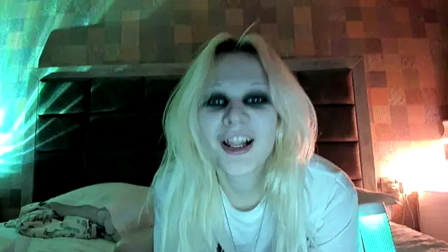 Snapshot of sashakiss99 chatting on 10.26.25 sashakiss99 online show from 10.26.25