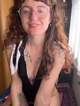 Snapshot of _foxygirl_ chatting on 04.18.26 foxygirl online show from 04.18.26