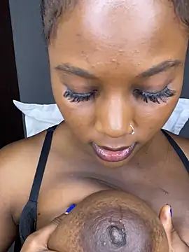 Snapshot of chocogirl01 chatting on 01.19.25 chocogirl01 online show from 01.19.25