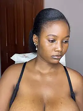 Snapshot of chocogirl01 chatting on 02.05.25 chocogirl01 online show from 02.05.25