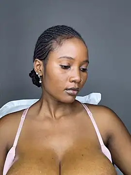 Snapshot of chocogirl01 chatting on 03.01.25 chocogirl01 online show from 03.01.25