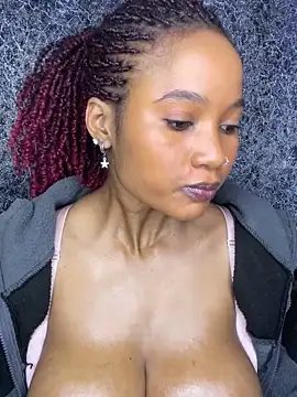 Snapshot of chocogirl01 chatting on 09.14.25 chocogirl01 online show from 09.14.25