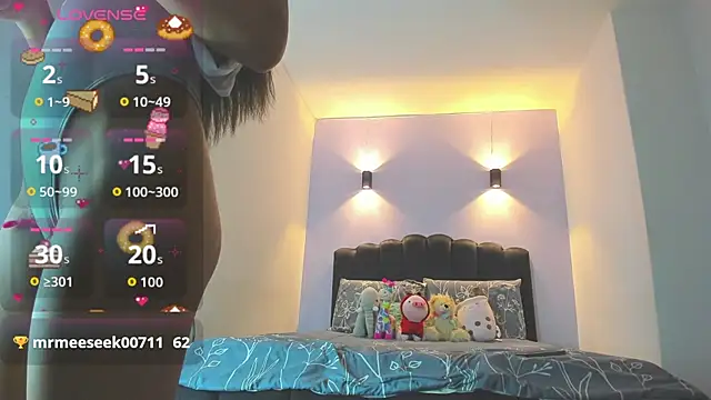 Sofia Clauss  online show from 10.25.25