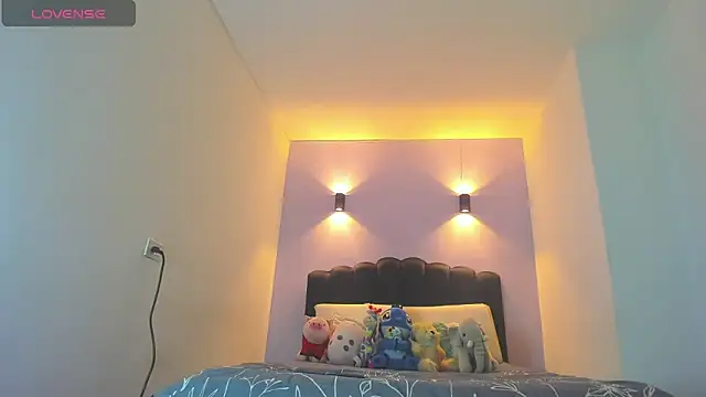 Snapshot of Sofia_Clauss_ chatting on 12.21.25 Sofia Clauss online show from 12.21.25