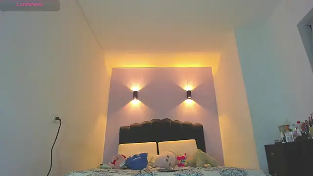 Sofia Clauss  online show from 04.12.26