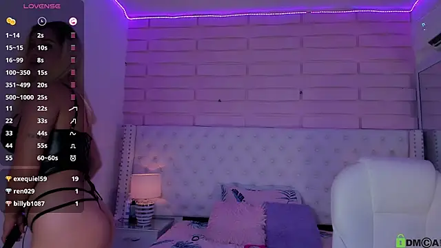 Snapshot of Yaaky_ chatting on 12.11.24 Yaaky online show from 12.11.24