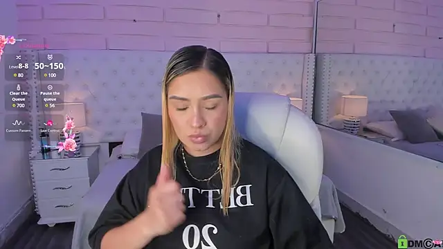 Snapshot of Yaaky_ chatting on 12.24.24 Yaaky online show from 12.24.24