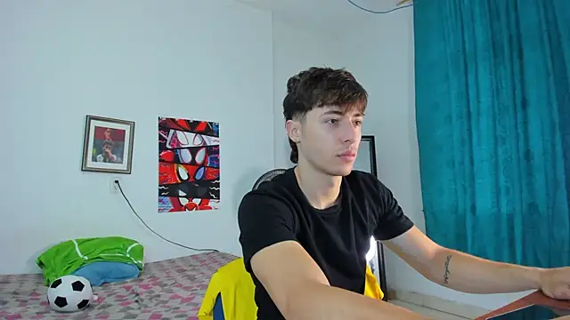 Snapshot of AlessandroDybala chatting on 06.16.26 AlessandroDybala online show from 06.16.26