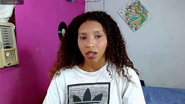 Snapshot of sensitive_brunette chatting on 12.18.24 sensitive brunette online show from 12.18.24