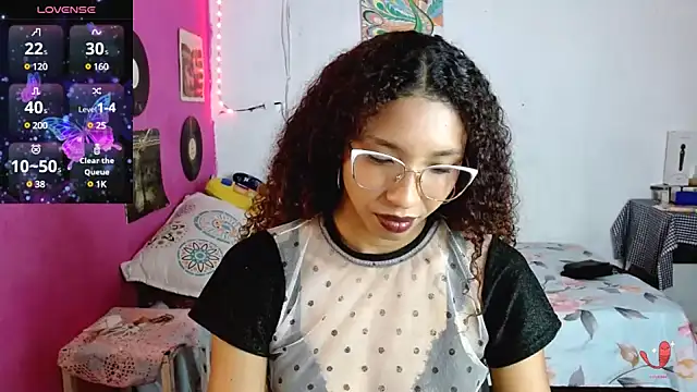 Snapshot of sensitive_brunette chatting on 02.18.25 sensitive brunette online show from 02.18.25