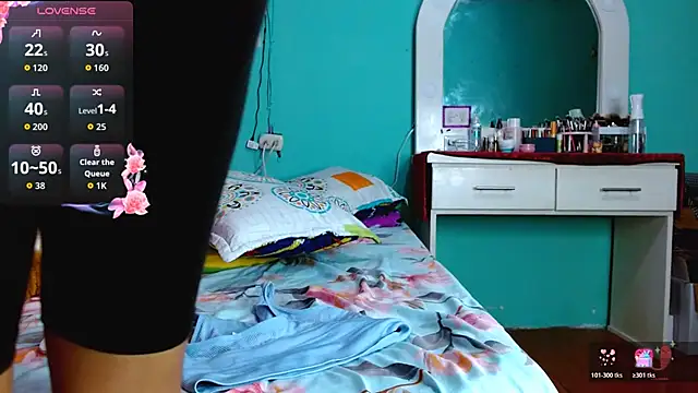 Snapshot of sensitive_brunette chatting on 10.31.25 sensitive brunette online show from 10.31.25