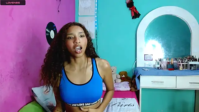 Snapshot of sensitive_brunette chatting on 11.21.25 sensitive brunette online show from 11.21.25