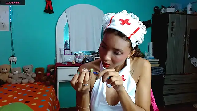 Snapshot of sensitive_brunette chatting on 12.03.25 sensitive brunette online show from 12.03.25