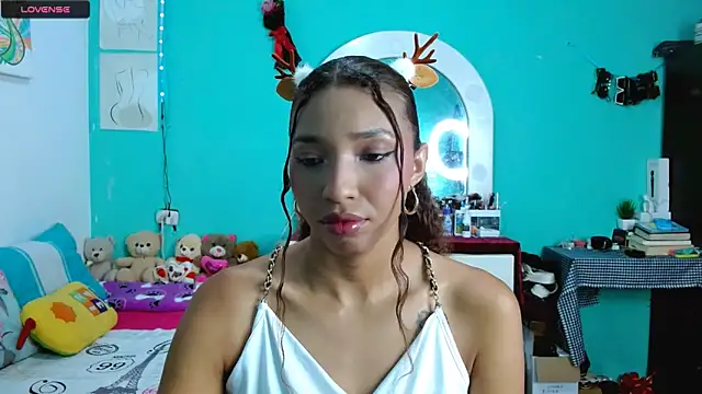 Snapshot of sensitive_brunette chatting on 12.20.25 sensitive brunette online show from 12.20.25