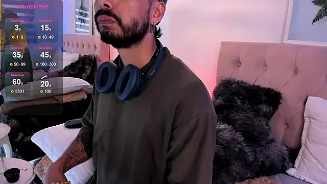 Snapshot of Tom_cooper_ chatting on 09.11.25 Tom cooper online show from 09.11.25