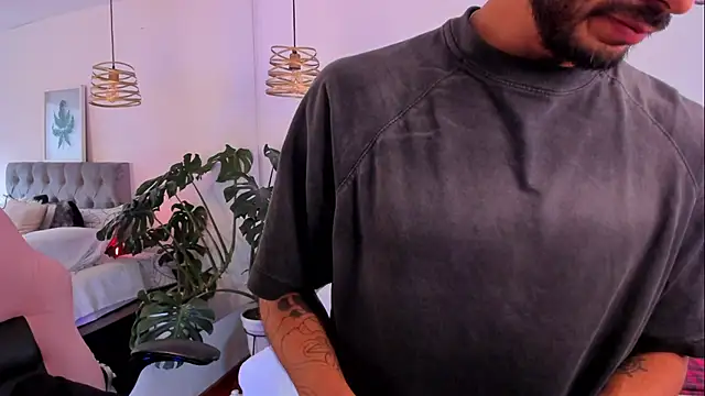 Snapshot of Tom_cooper_ chatting on 11.15.25 Tom cooper online show from 11.15.25