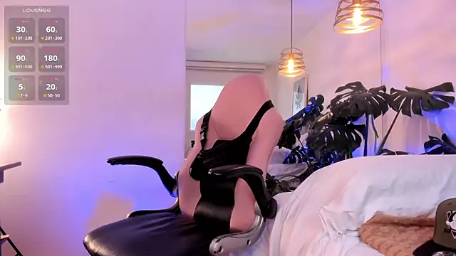 Snapshot of Tom_cooper_ chatting on 12.04.25 Tom cooper online show from 12.04.25